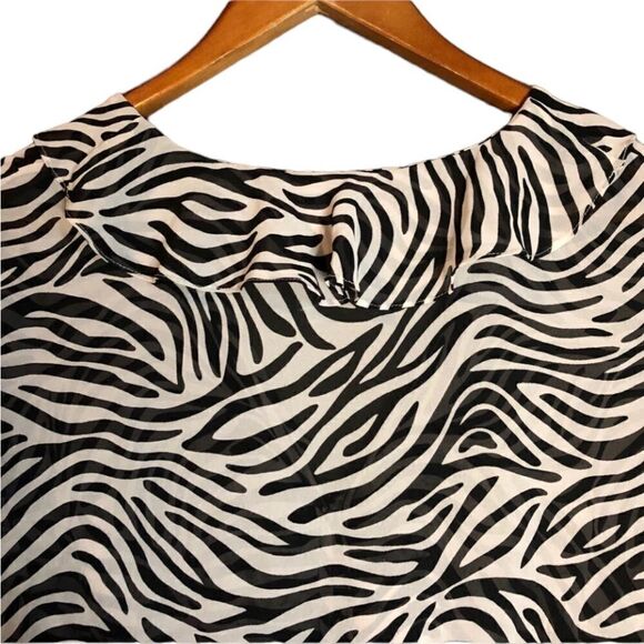 Victoria’s Secret zebra patterned blouse‎ - Picture 3 of 11